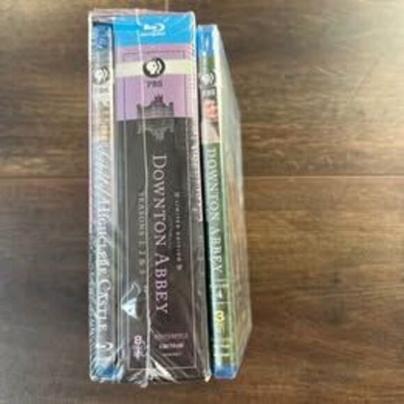 NEW Downton Abbey - Blu-ray Seasons 1-4 Box Set with Bonus - Picture 2 of 8